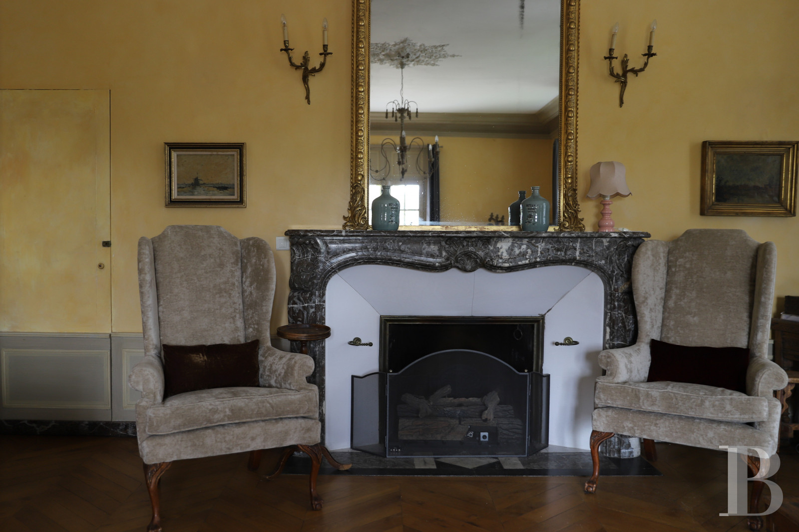 En Bourgogne, non loin de Vézelay, un château en bord de falaise surplombant l’Yonne - photo  n°12